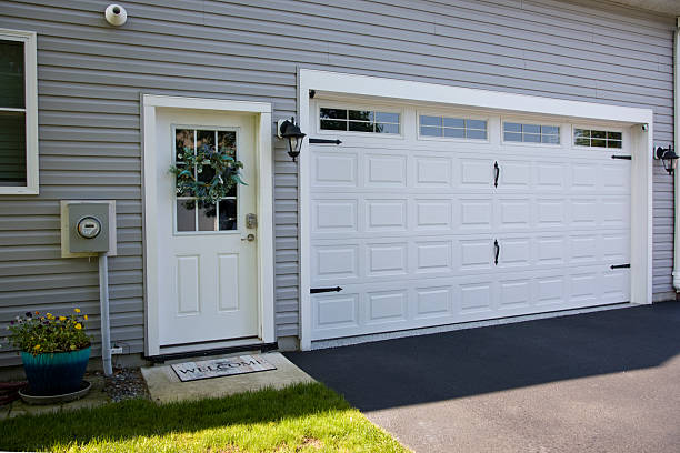 24/7 Emergency Garage Door Panel Replacement experts in Cortland, NY